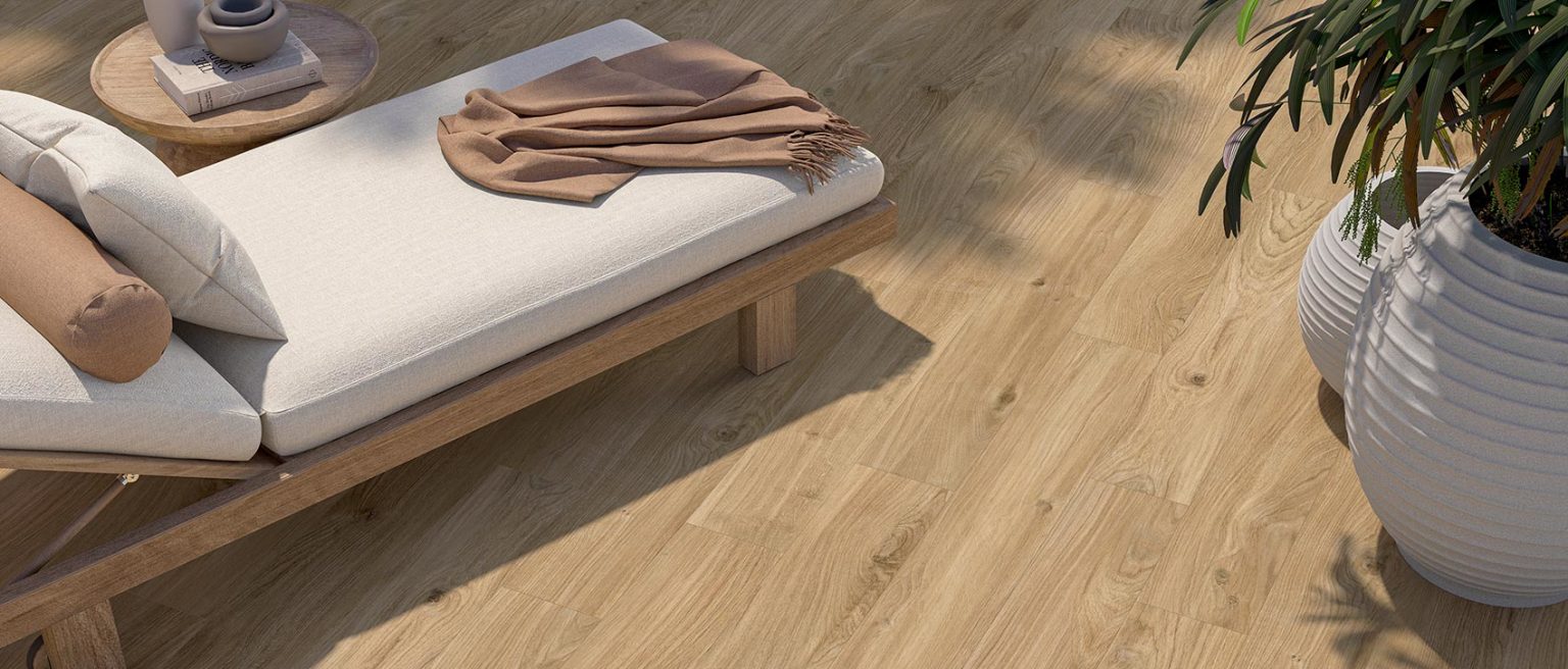 Ambiente con piso de porcelanato tipo madera KHORA HONEY de Pro Concept