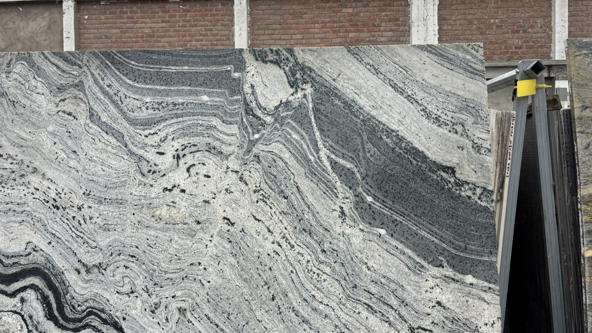 La plancha de Antartic White de cerca