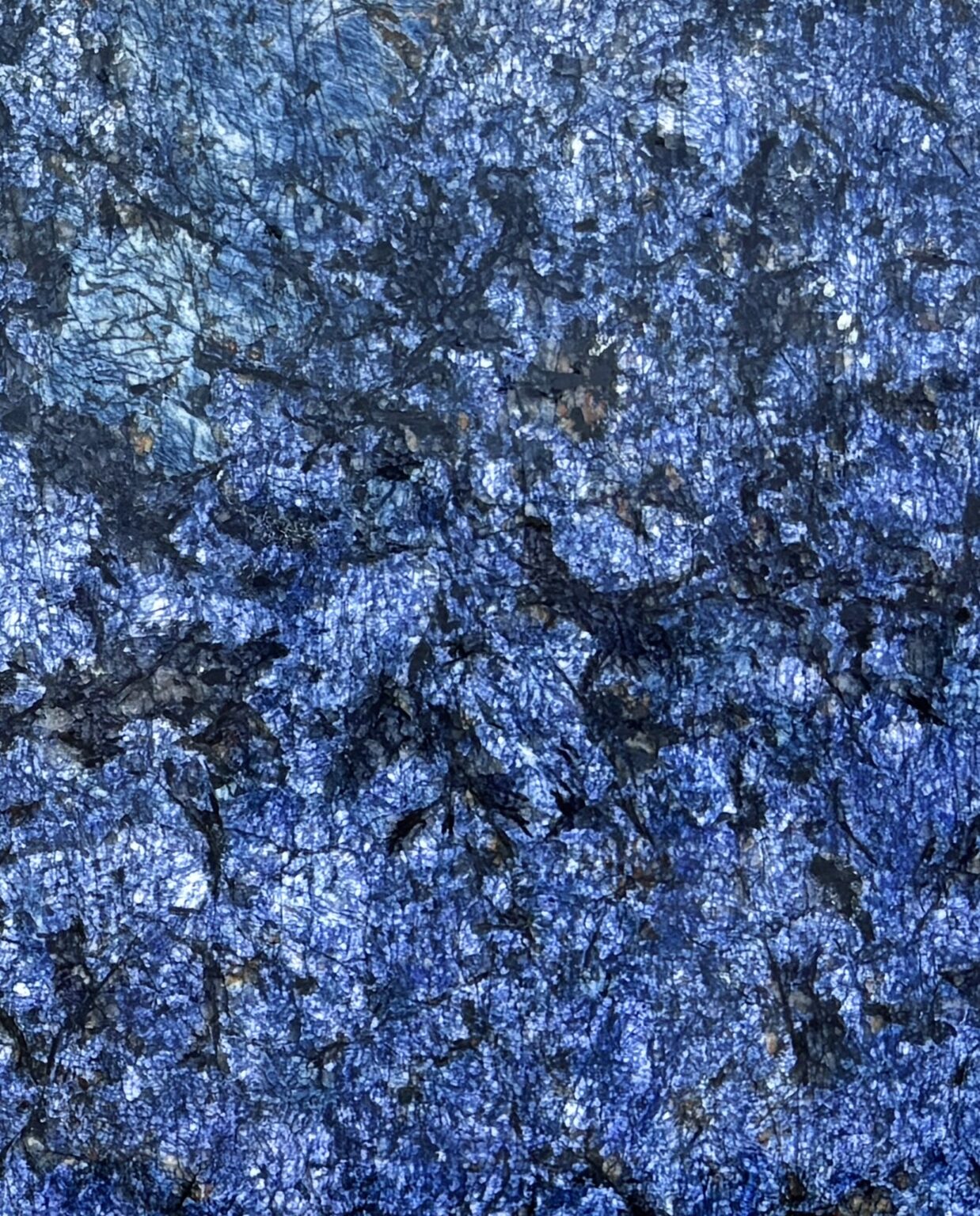 Plano medio de AZUL AGATHA