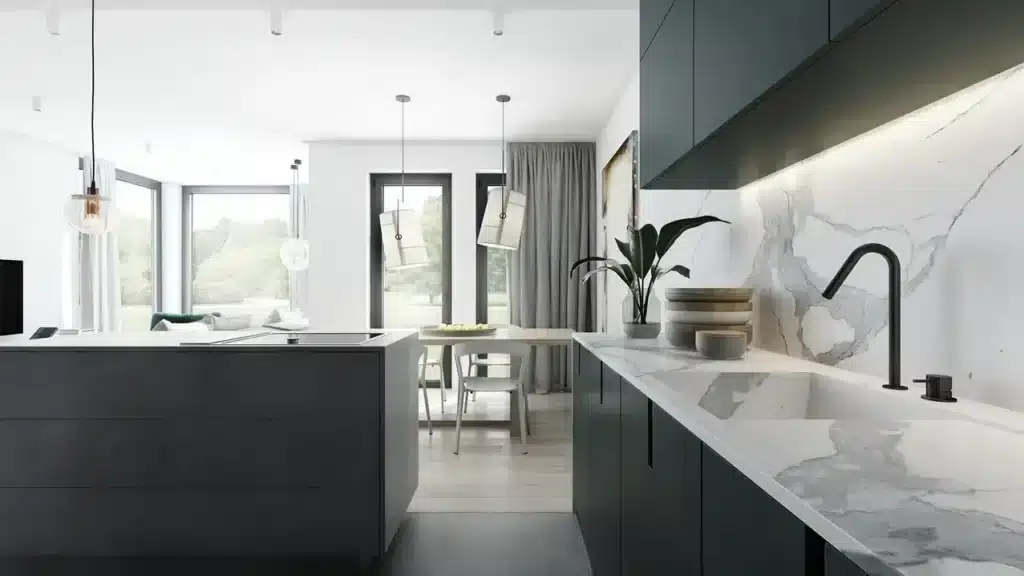 Encimera y salpicadero de piedra sinterizada Laminam en una cocina