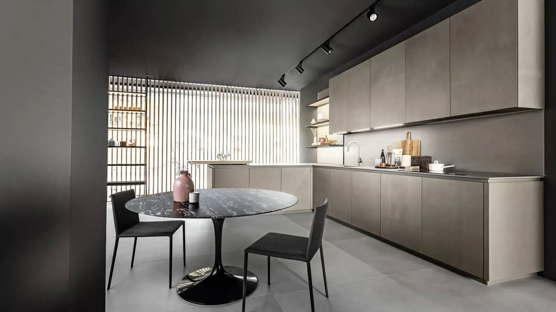 Cocina contemporánea Mittel con superficies de piedra sinterizada Laminam