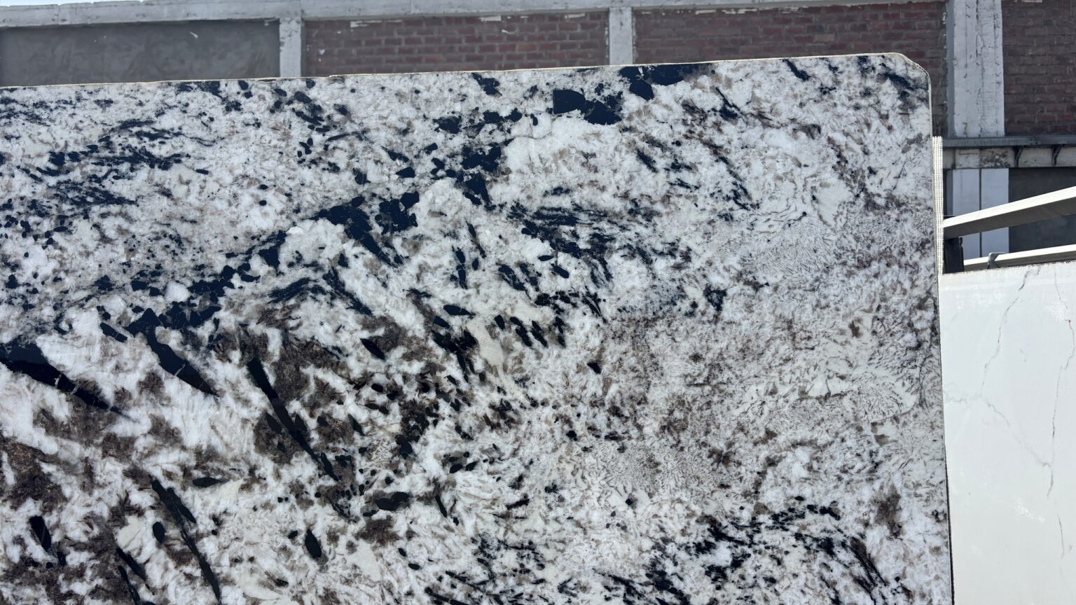 La plancha de Blanco Everest de cerca