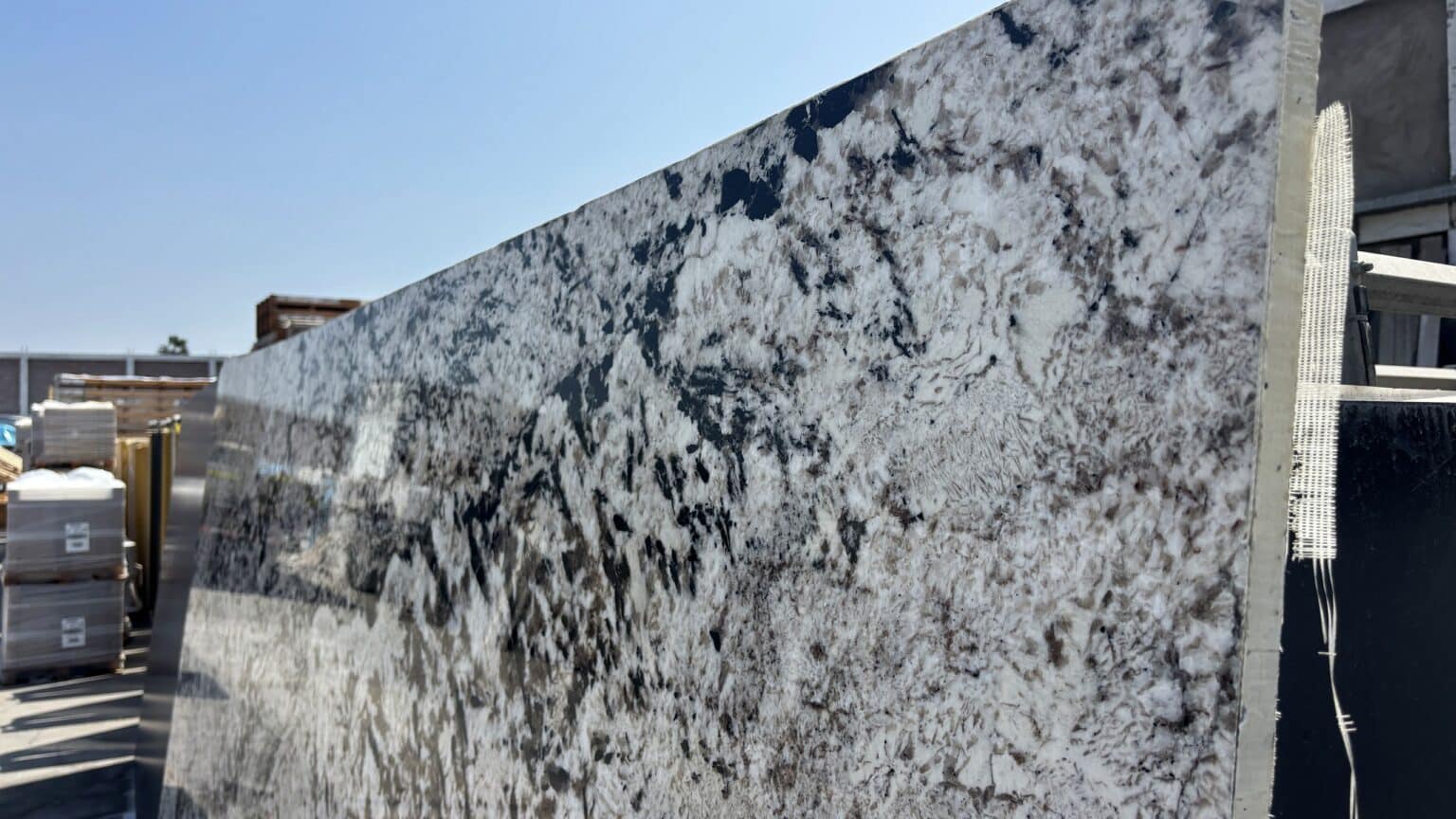 Superficie y canto de la plancha de Blanco Everest