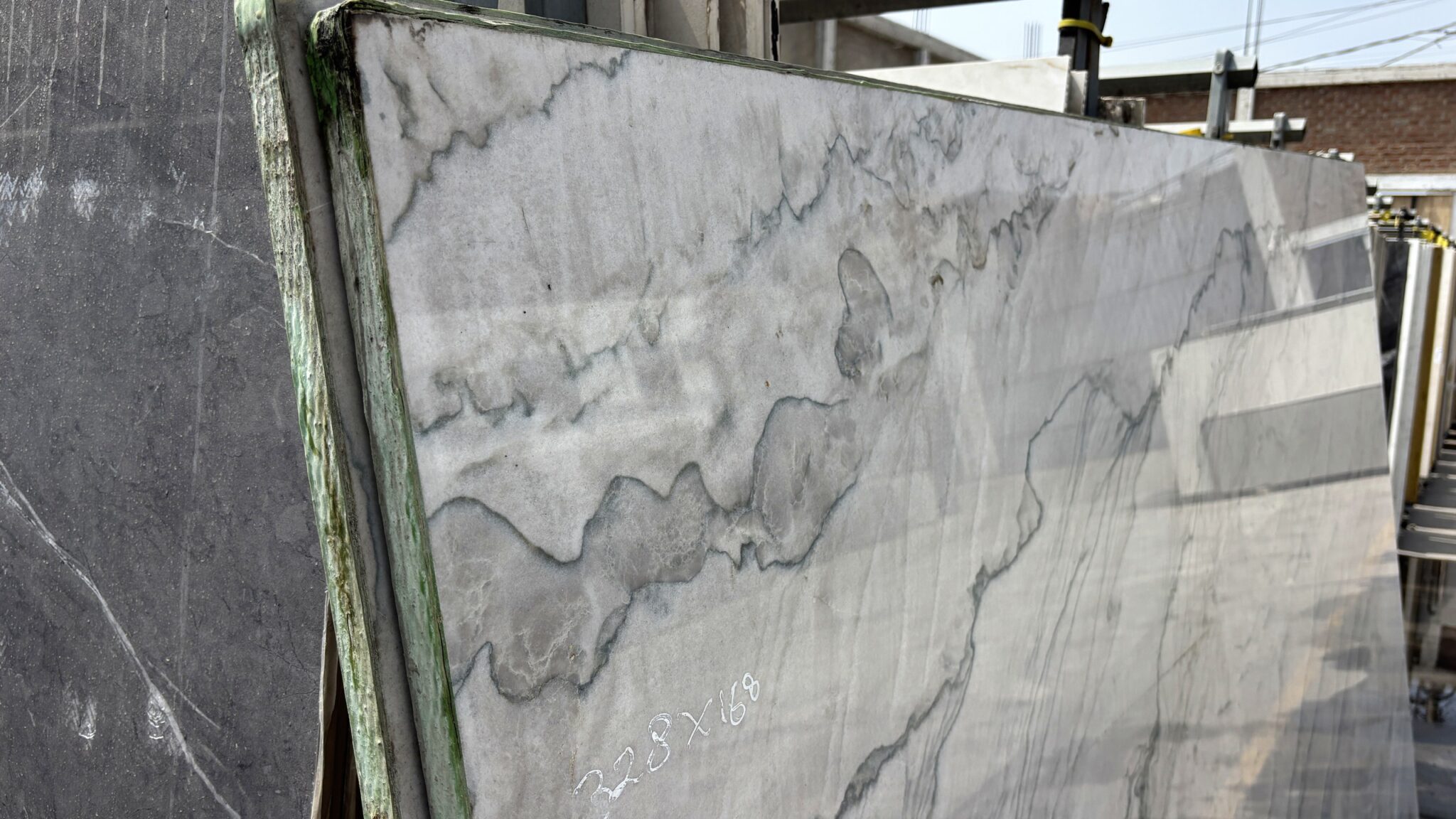 Superficie y canto de la plancha de Dakar White