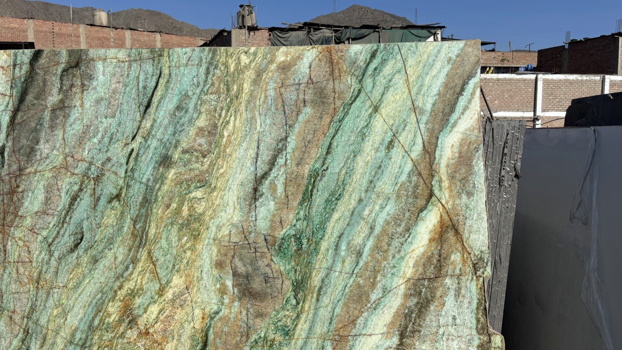 La plancha de Madre Jade de cerca